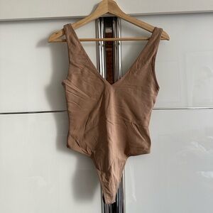 Babaton Contour V-Neck Bodysuit